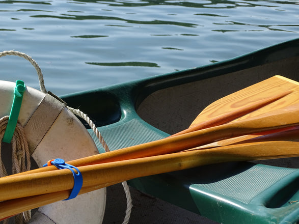 Canoe rowing oars secured with a Packband 